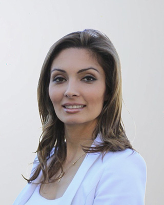 img-https://myhappybraces.com/wp-content/uploads/2025/07/img-dr-01-yasmine.jpg
